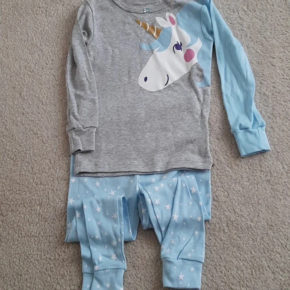 NWOT 5 Pair 3T Carter's /Dreamworks Pajamas Sets ..never worn